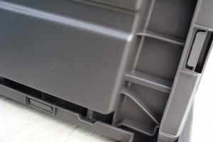Skrzynia ogrodowa Keter Brushwood Storage Box 455L mocowanie dna2