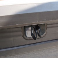 Skrzynia ogrodowa Keter Brushwood Storage Box 455L montowanie zamka3
