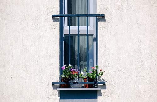 współcześnie montować balkon francuski z kwiatami