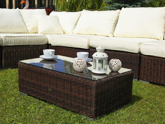 Meble z technorattanu producent Gardinetta - komplet Ligurito z półokrągłej plecionki.
