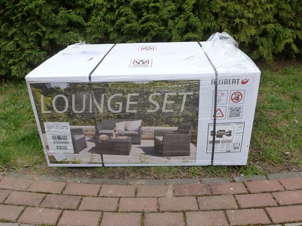 Meble ogrodowe Corona Box zapakowane w karton