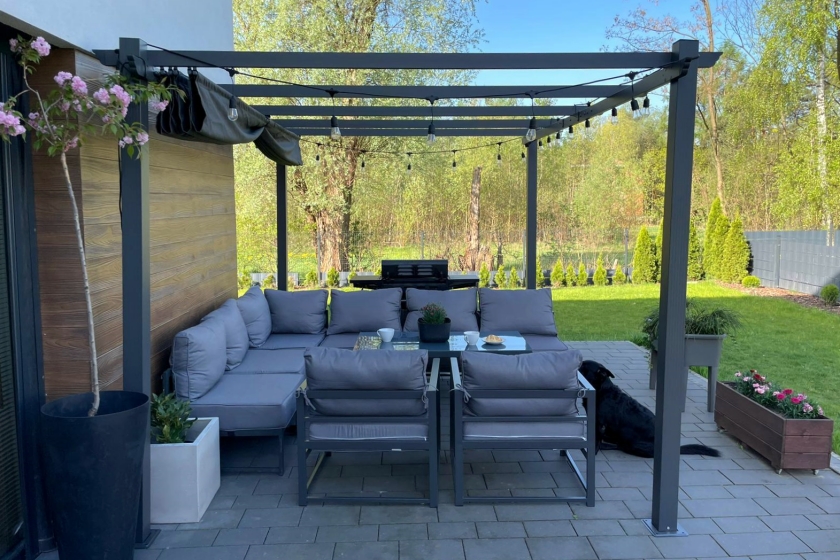 Pergola na kostce brukowej 