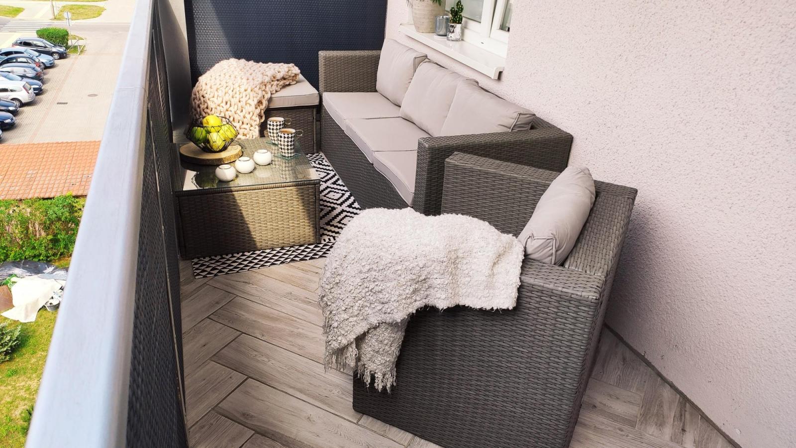 Jakie meble na wąski balkon?