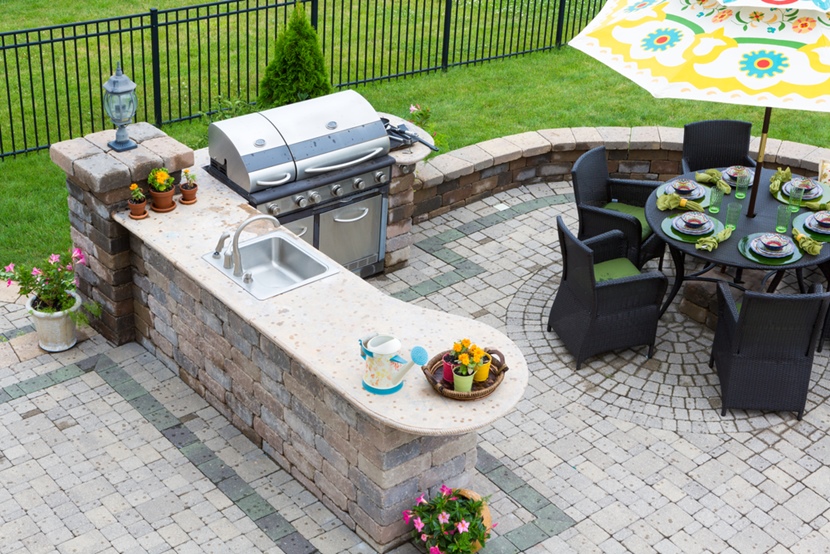Co to jest patio? Czym różni się patio od tarasu?