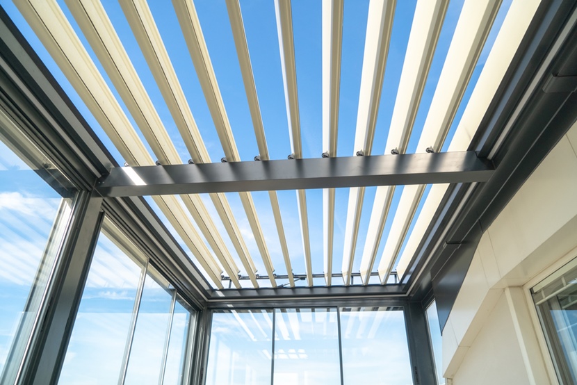inspiracje pergola na balkonie w bloku