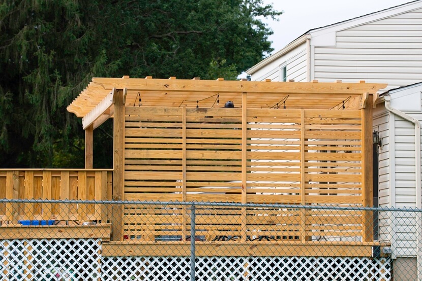 Mała pergola na balkonie