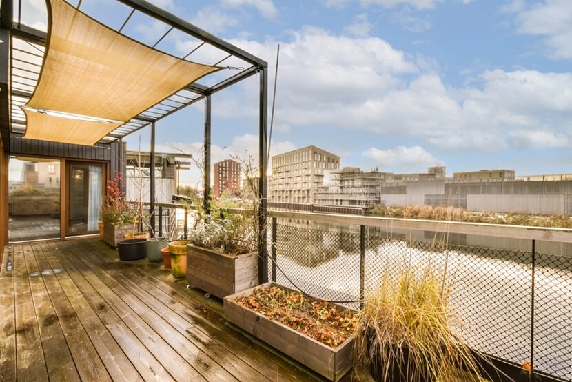 Pergola na balkonie – jak ją zamontować?