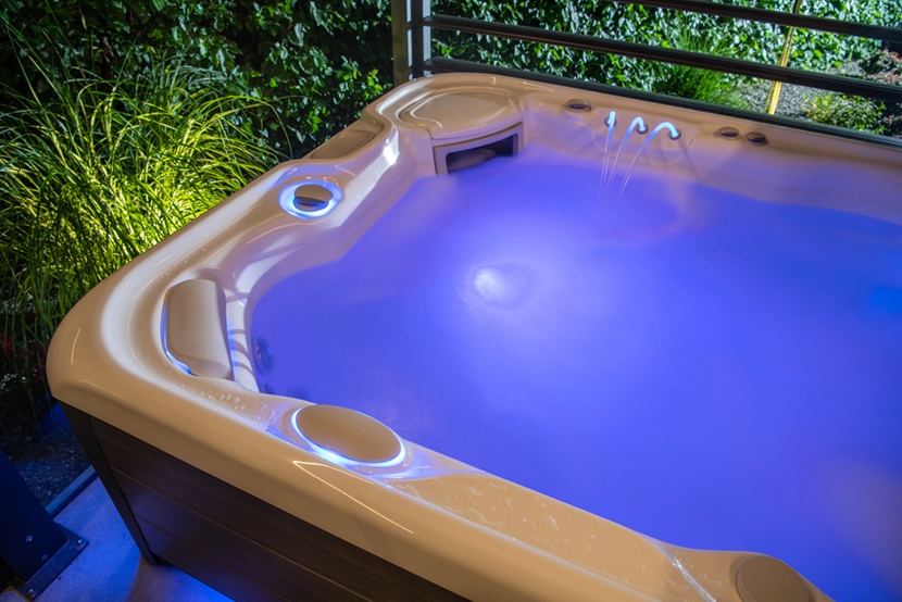 Prostokątne jacuzzi ogrodowe