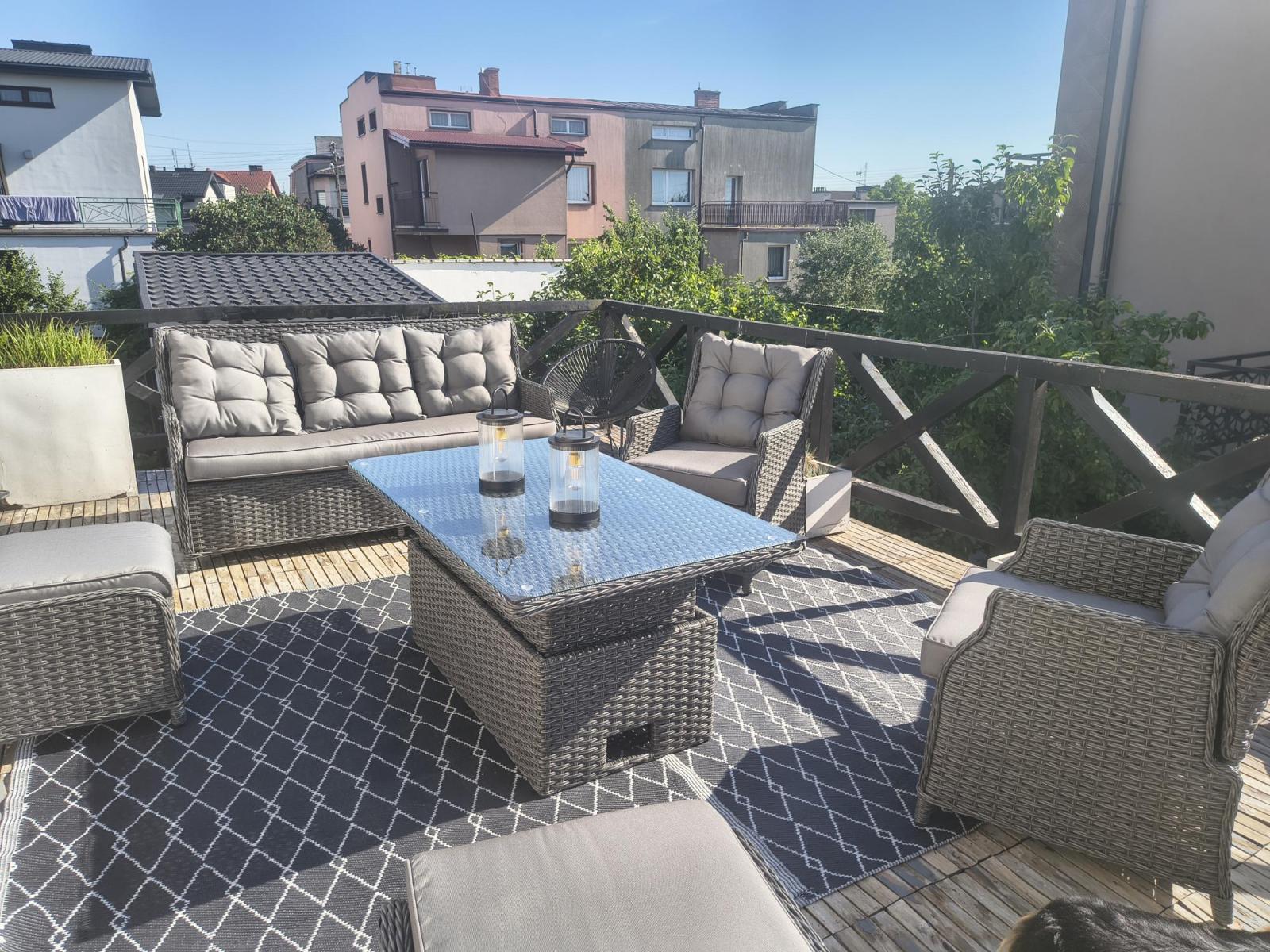 Komplet mebli z technorattanu z regulowanymi fotelami i podnoszonym stołem 145x85 Fiorento - Antracite